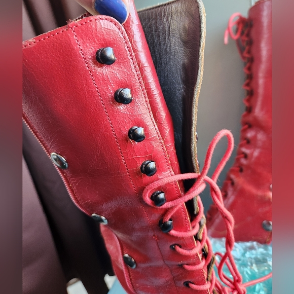 MIU MIU Vtg 1999 2000 Red Crackle Leather Olive Texture Lace Up Grannycore Boots - Picture 10 of 16